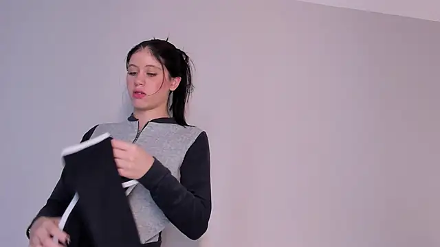 sara__jones_gh webcam