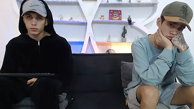 THREE_GUYS_HOT webcam