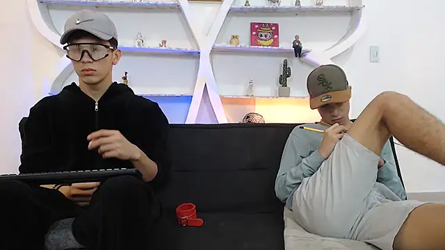 THREE_GUYS_HOT webcam