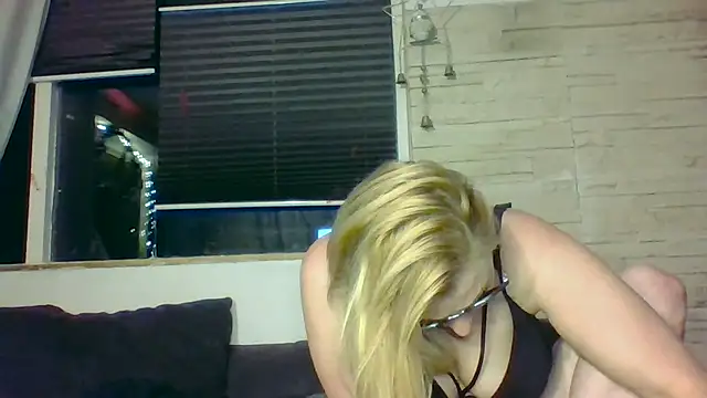 DevilsAngel13 webcam