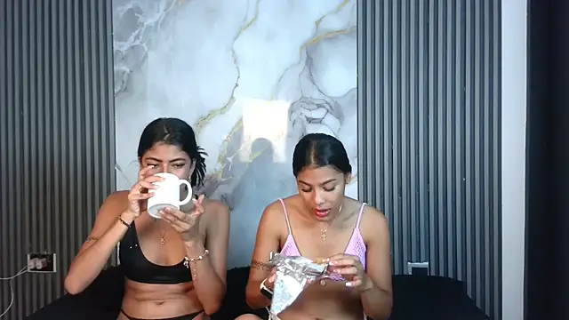 TifanyandLisa webcam