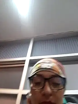 Selenecollins webcam