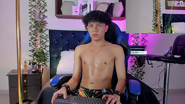 _taylor_black webcam