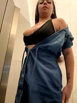 alyshanon18 (F young) - DOGGY STYLE IN THE MALL🥵