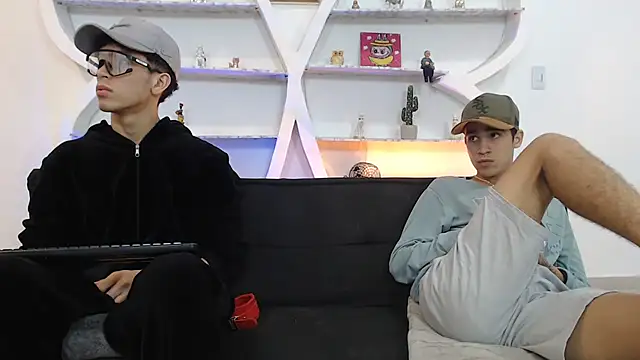 THREE_GUYS_HOT webcam