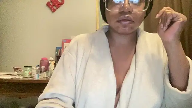 MommyConfident webcam
