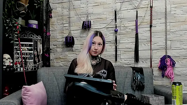 CruelMistress webcam