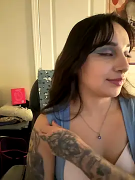 CharmingMaddie webcam