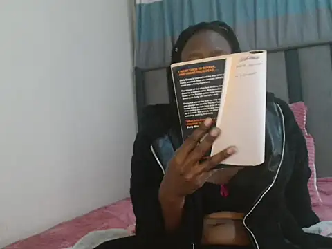 SlimEbonydoll webcam