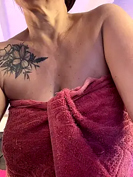 lonely_shewolf webcam