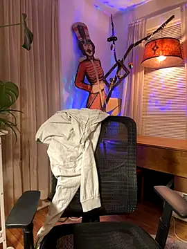 cubflower (Ask my age) - Stroke it in a group show- possibly cum