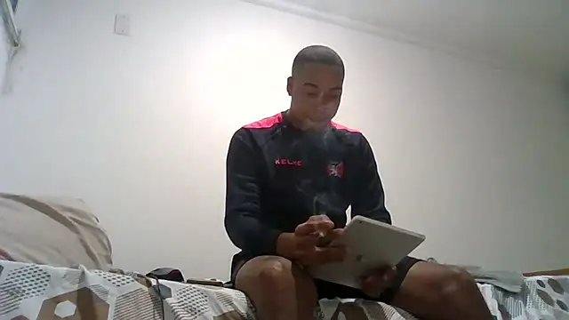 JUNINHOLEKEJR webcam