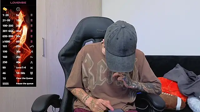 imlaiaaa (G young) - Oil on boobs