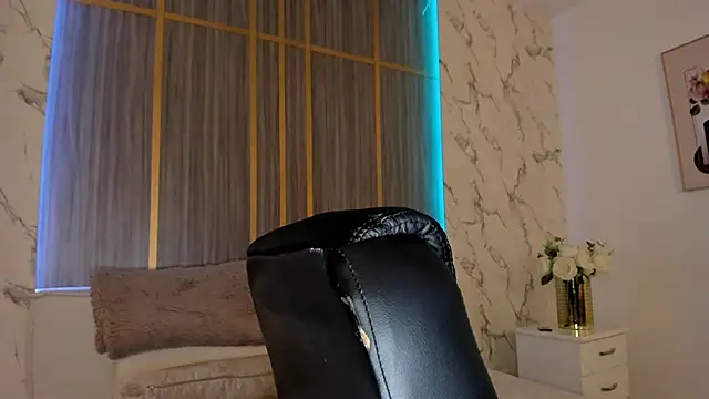 IsabellaAllen webcam