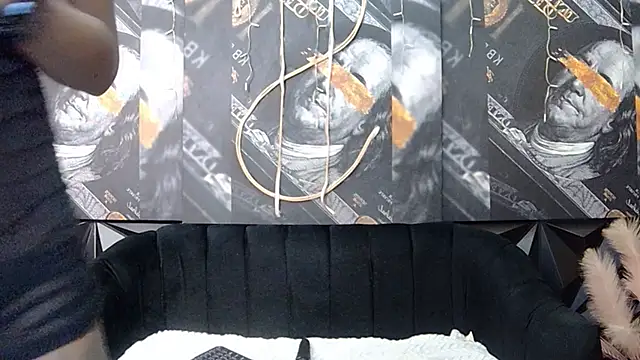 Lilmisbaddyxxx webcam