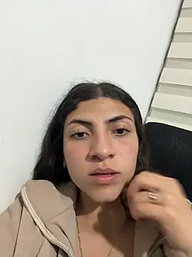 arieel__722 Live Webcam on {site_name}