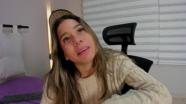 Rachell_criss webcam