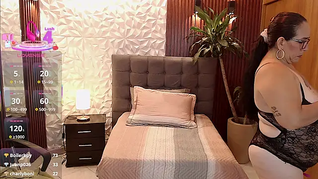 ashleylove_prg webcam