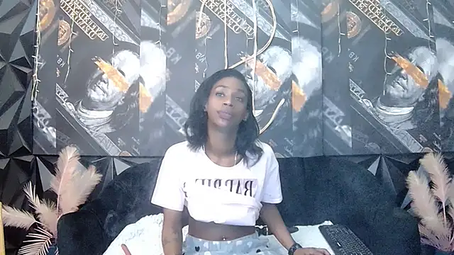 Lilmisbaddyxxx webcam