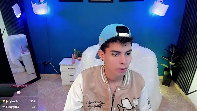 sky_jules live cam screenshot male from Colombia on Pornij – HD Porn & Live Cam Models