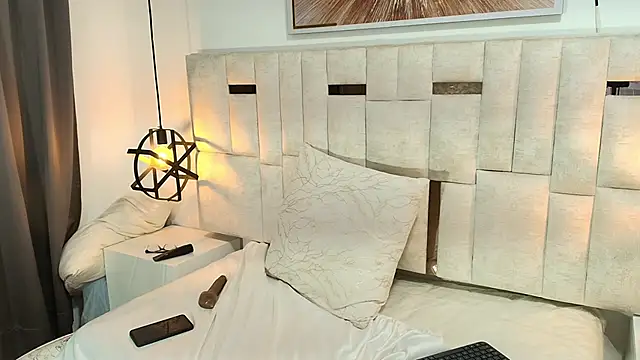 sara_bigass- - Sara_BigAss-'s free webcam