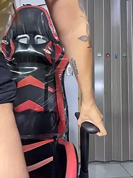 Webcam Model (miapichxs) is live