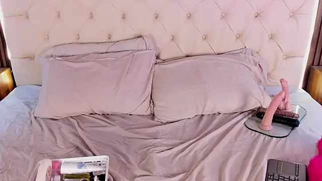 Martina_croww webcam stripchat model stream image