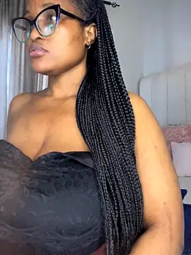 Webcam Model (Bustygoddess32) is live