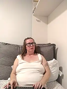 Webcam Model (SweetandNaughty1)  is live.Free join now!