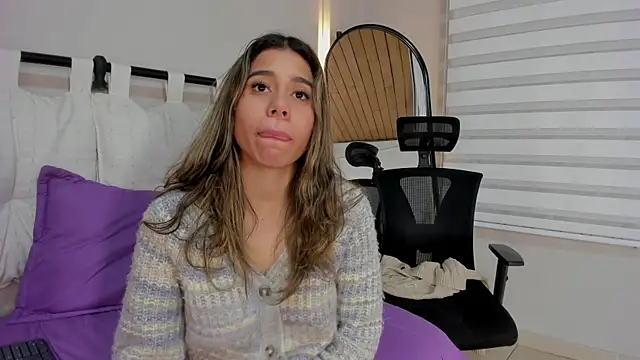 Rachell_criss webcam