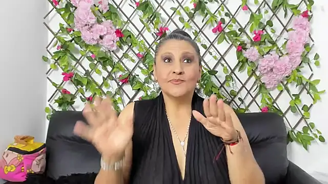 merlyna_goldens webcam