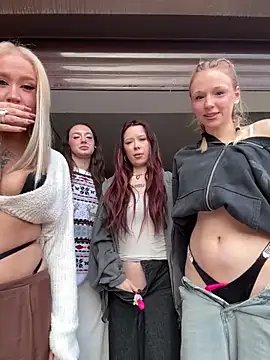 rolldolls - RollDolls's free webcam - UK Sex Cams