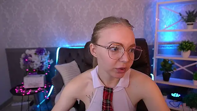 emilysunshines - EmilySunshineS's free webcam