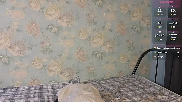 holliecollelo - HollieCollelo's free webcam