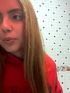 Lucy_699 webcam