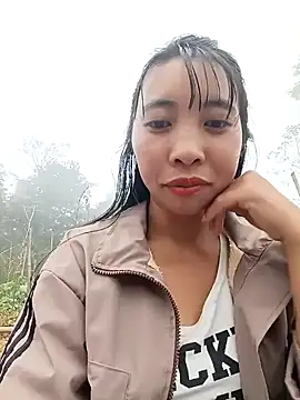 emaame68 - Emaame68's free webcam