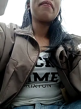 emaame68 - Emaame68's free webcam