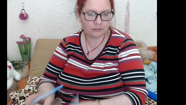 PlayfullMature webcam