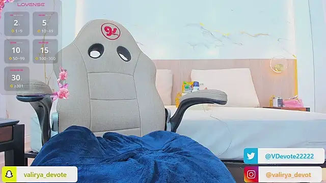 valirya_devote webcam