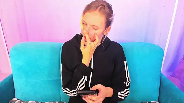 likilips (F teen) - doggy pose 3 minutes