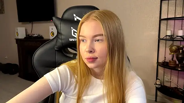 raguelnicksons (F teen) - flash tits