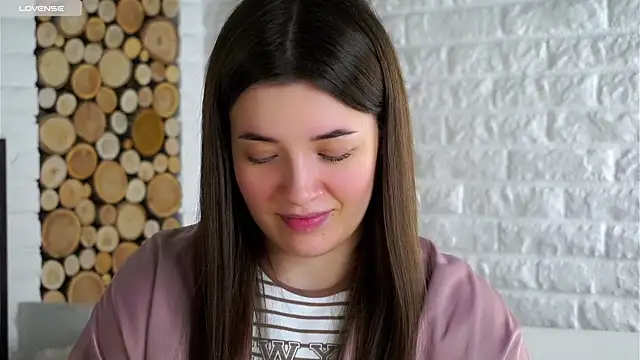 lowoncoming - LowOncoming's free webcam