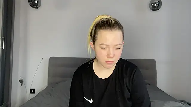 embersweetbunny - Embersweetbunny's free webcam