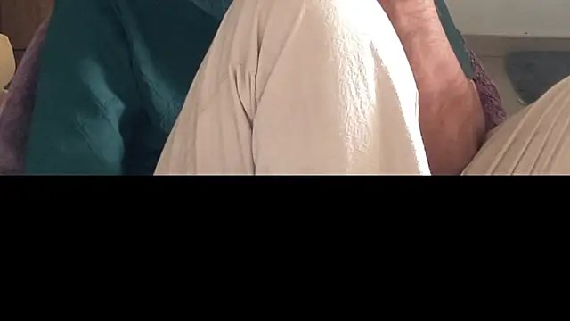 MakeMeAwareAah webcam