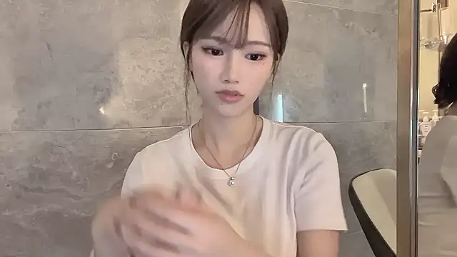 -xunmenglong- - -XunMengLong-'s free webcam