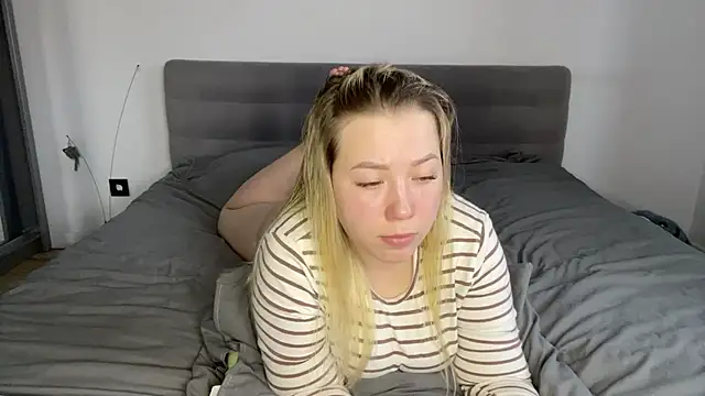 Embersweetbunny webcam