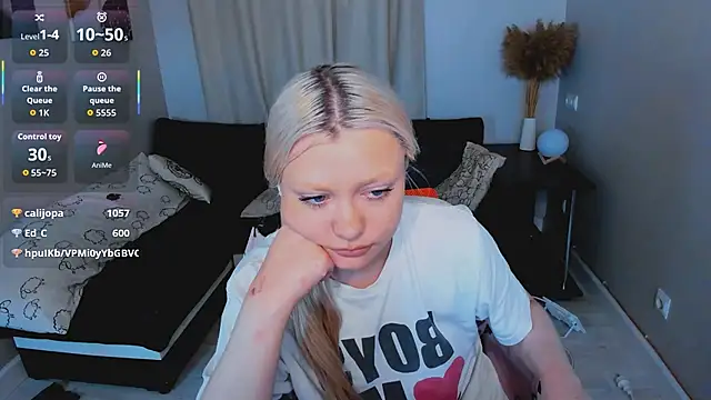 Millie_Vanillies webcam