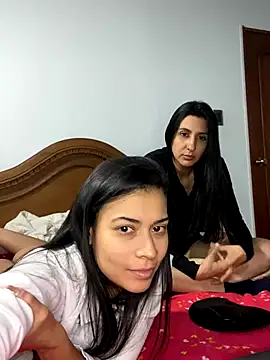 GirlsGetHorneynWild webcam