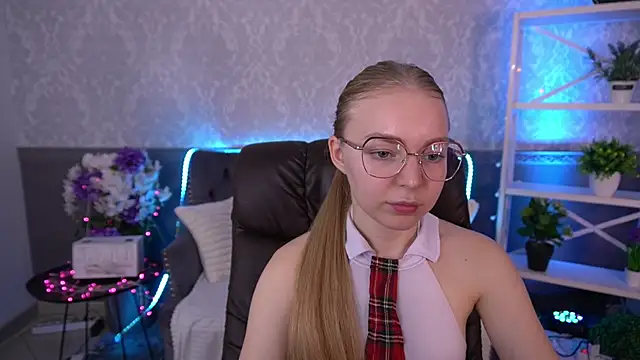 emilysunshines - EmilySunshineS's free webcam