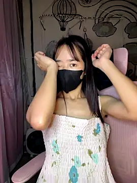 tina_04 - TiNa_04's free webcam